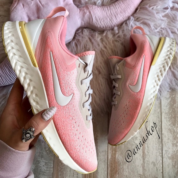 nike odyssey react pink
